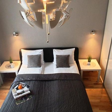 Old Town 2 Bedroom Apartment Near Dome Square & Scenic Waterfront Рига Экстерьер фото